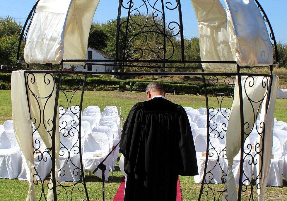 pavilion-1375784_1280